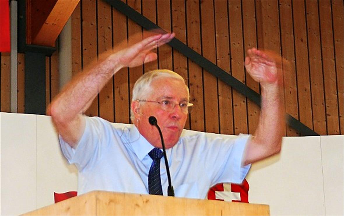 Christoph Blocher: «Unsere Politiker haben die Volksrechte unseres Souveräns, sowie deren Beschlüsse auch im Ausland zu erklären und zu verteidigen und unsere demokratisch gefällten Entscheide nicht zu entschuldigen.»