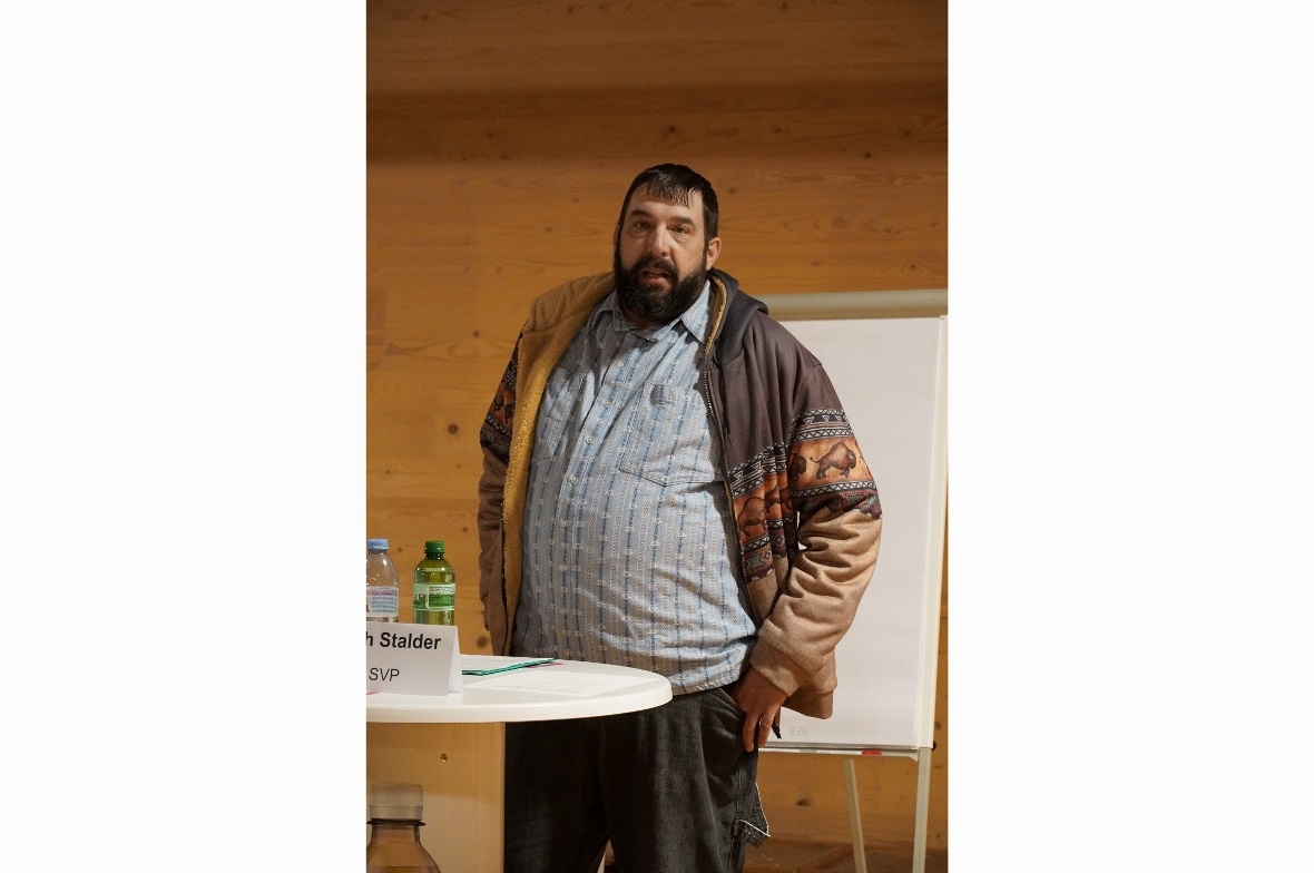 Christoph Stalder aus St. Stephan (SVP) ist gelernter Zimmermann und arbeitet in...