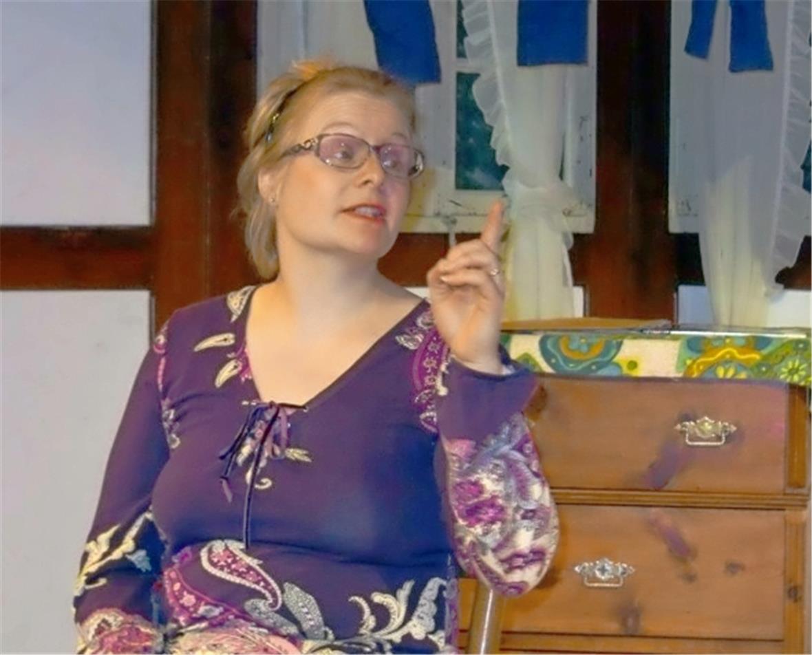 Cindy Hofmann gibt den Song durch.