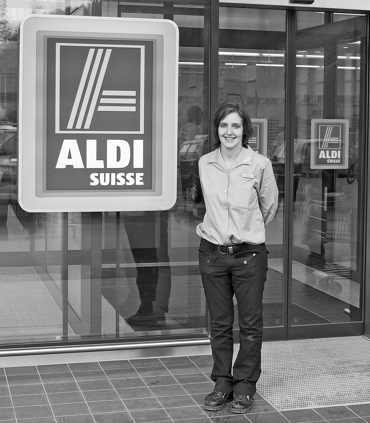 Cindy Jentsch, die Filialleiterin von Zweisimmen kurz vor der Eröffnung. Sie hat ihre Karriere bei Aldi begonnen und ist nun aufgestiegen.