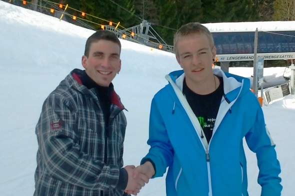 Claudio Kunz übergibt Nico Stryffeler die Verantwortung