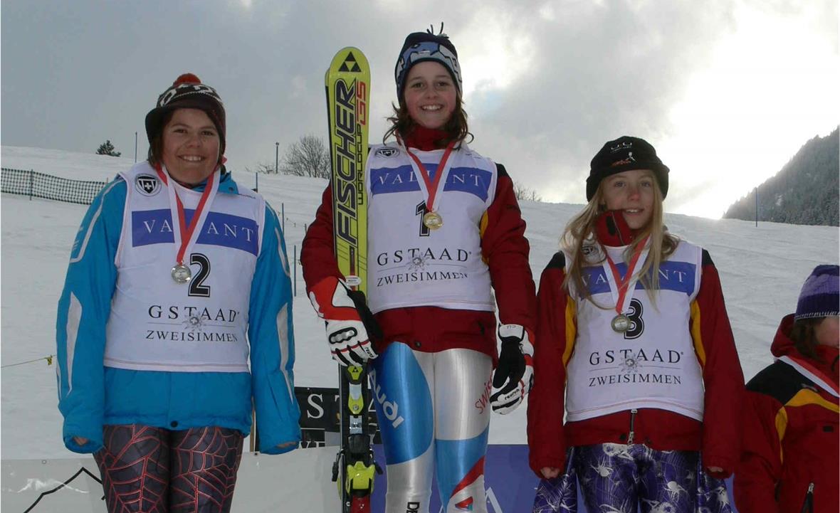 Corina Ueltschi hat die letztjährige Goldmedaille erfolgreich verteidigt; Carla Steiner aus Frutigen (links) verlor 38 und Corinne Matti aus Zweisimmen als 3. (rechts) sogar fast 43 Sekunden;