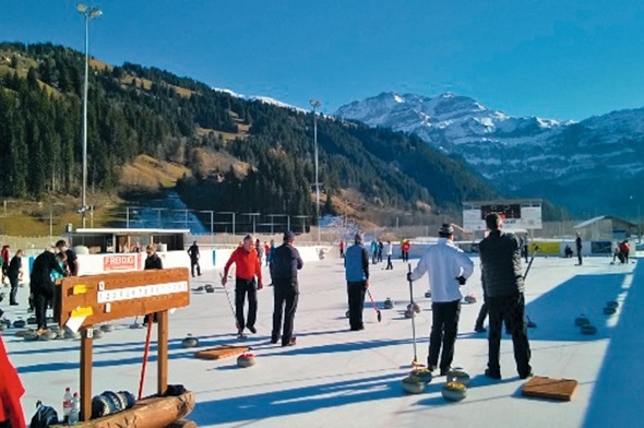 Curlingspiel bei traumhaften Bedingungen.