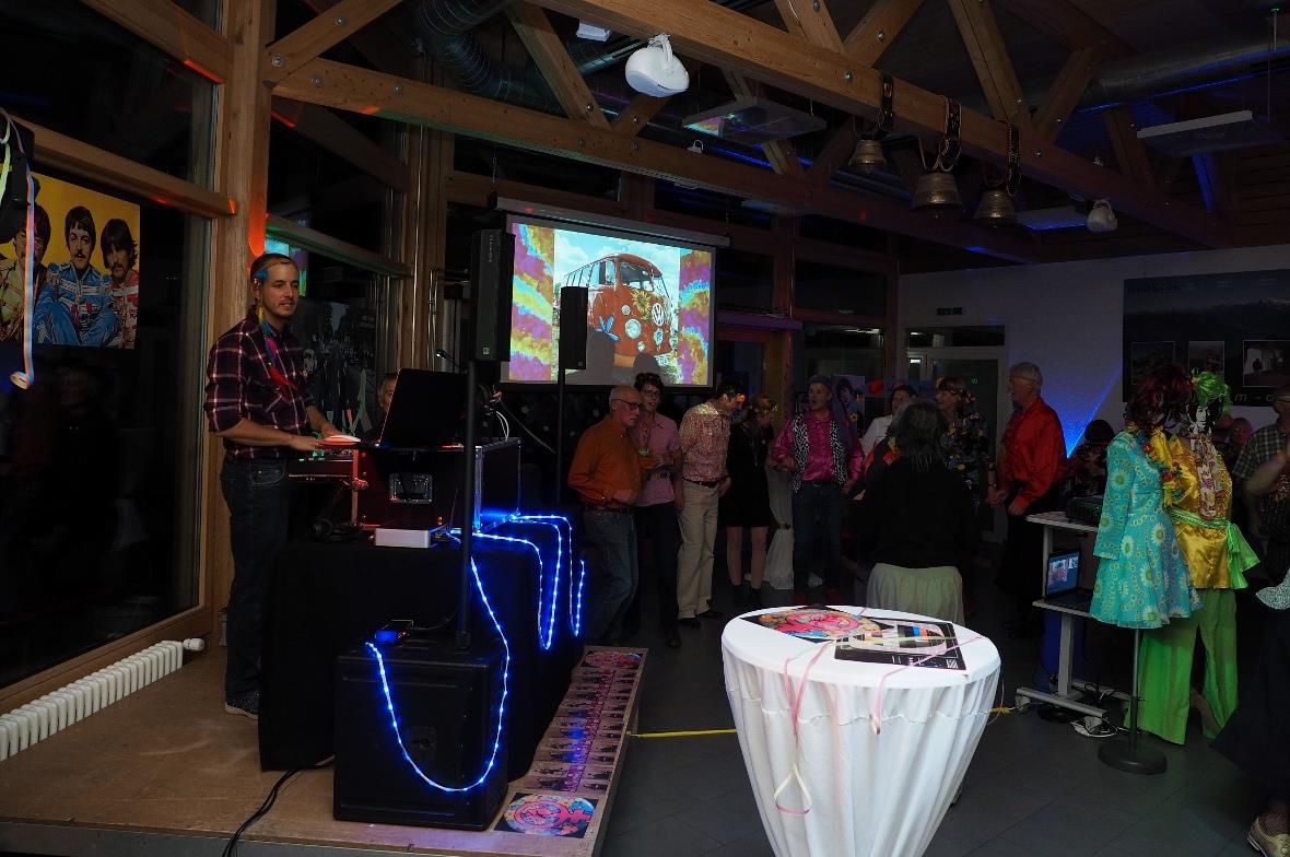 DJ Dan, der gebürtige Erlenbacher Daniel Wampfler, legte den "Plattenteller" auf...