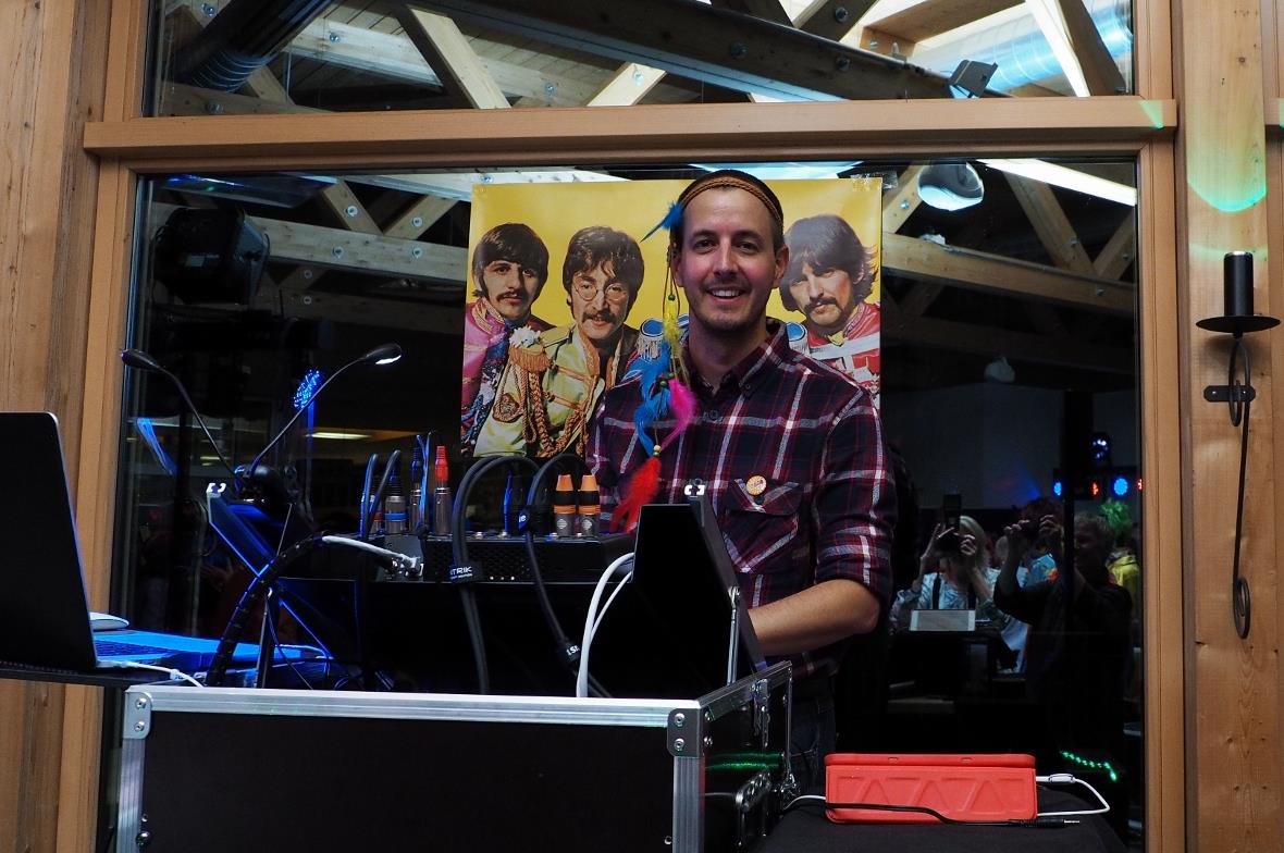 DJ Dan, der gebürtige Erlenbacher Daniel Wampfler, legte den "Plattenteller" auf...