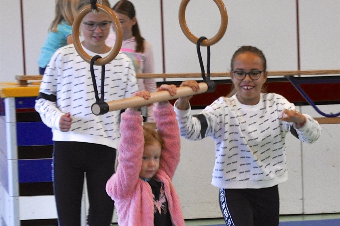 Da haben so gar die beiden Gottis viel Spass.