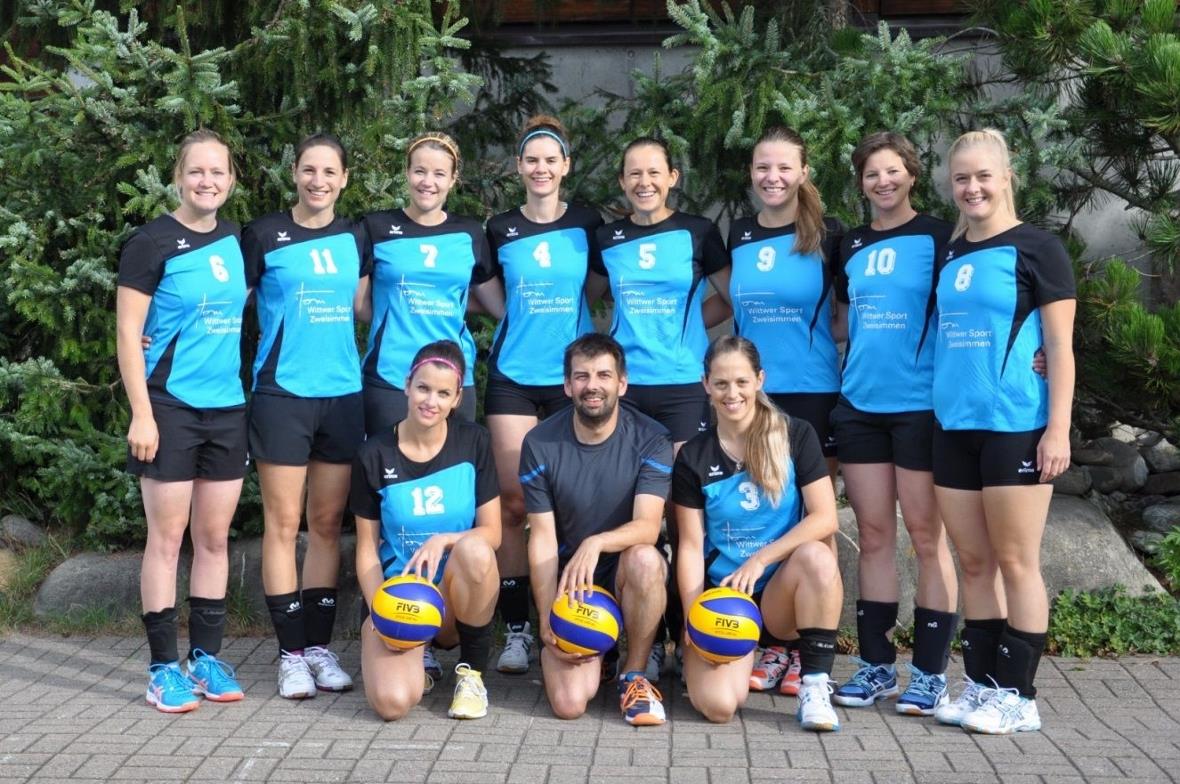 Damen 3. Liga H.v.l.: Kerstin Perren, Yvonne Schütz, Jasmine Stanic, Lili Mösle,...