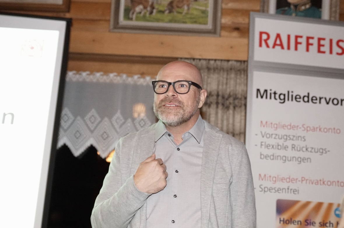 Daniel Burger, selber eine Schützen-Legende, zog mit seinem Referat die Anwesenden in seinen Bann.