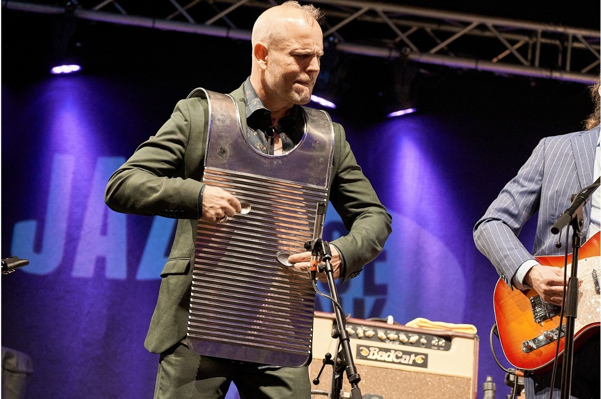 Daniel Durrer einmal nicht am Saxophon, sondern am Froittoir.