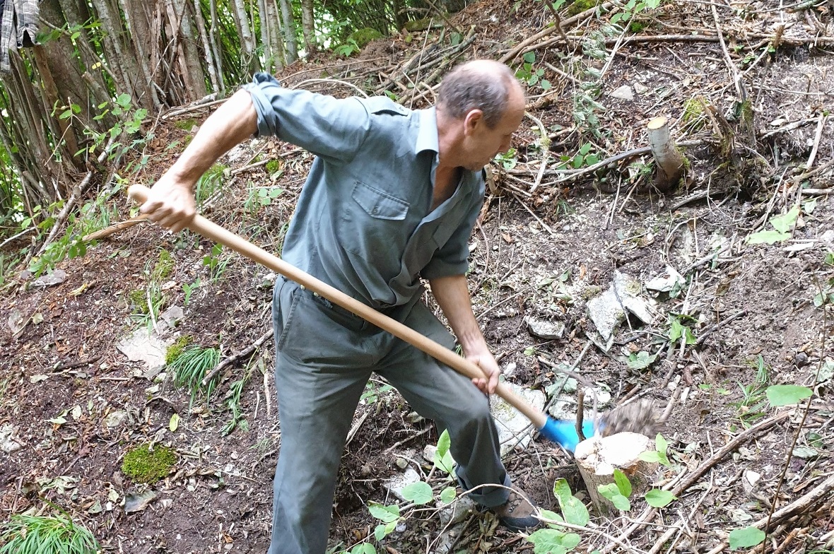 Daniel Griessen von der Schwellenkorporation St. Stephan an der Arbeit im Senggi...