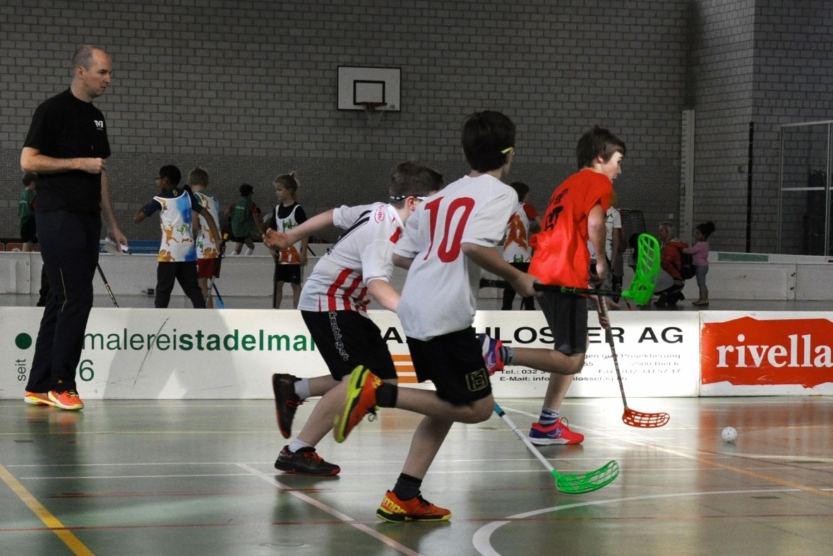 Daniel Hotz vom UHC Reidenbach mit einem Angriff aufs gegnerische Tor.