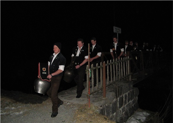 Darbietung einheimischer Treichler.