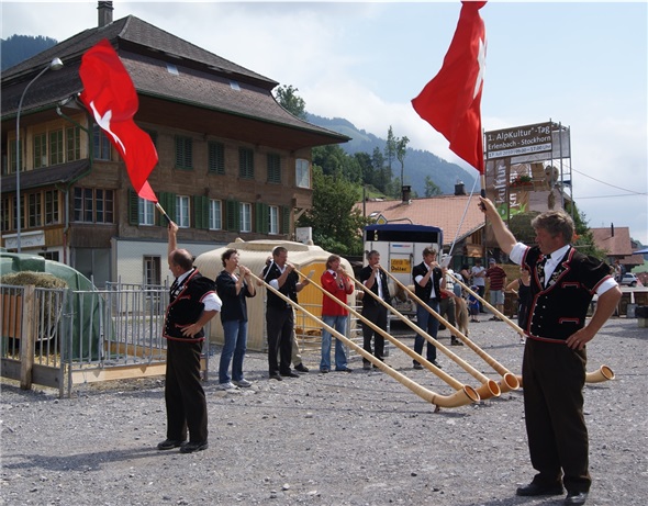 Darbietungen von Jodlern, Alphornbläsern, Treichlern und Ländlermusikanten sorgten am ersten Alpkulturtag für Stimmung