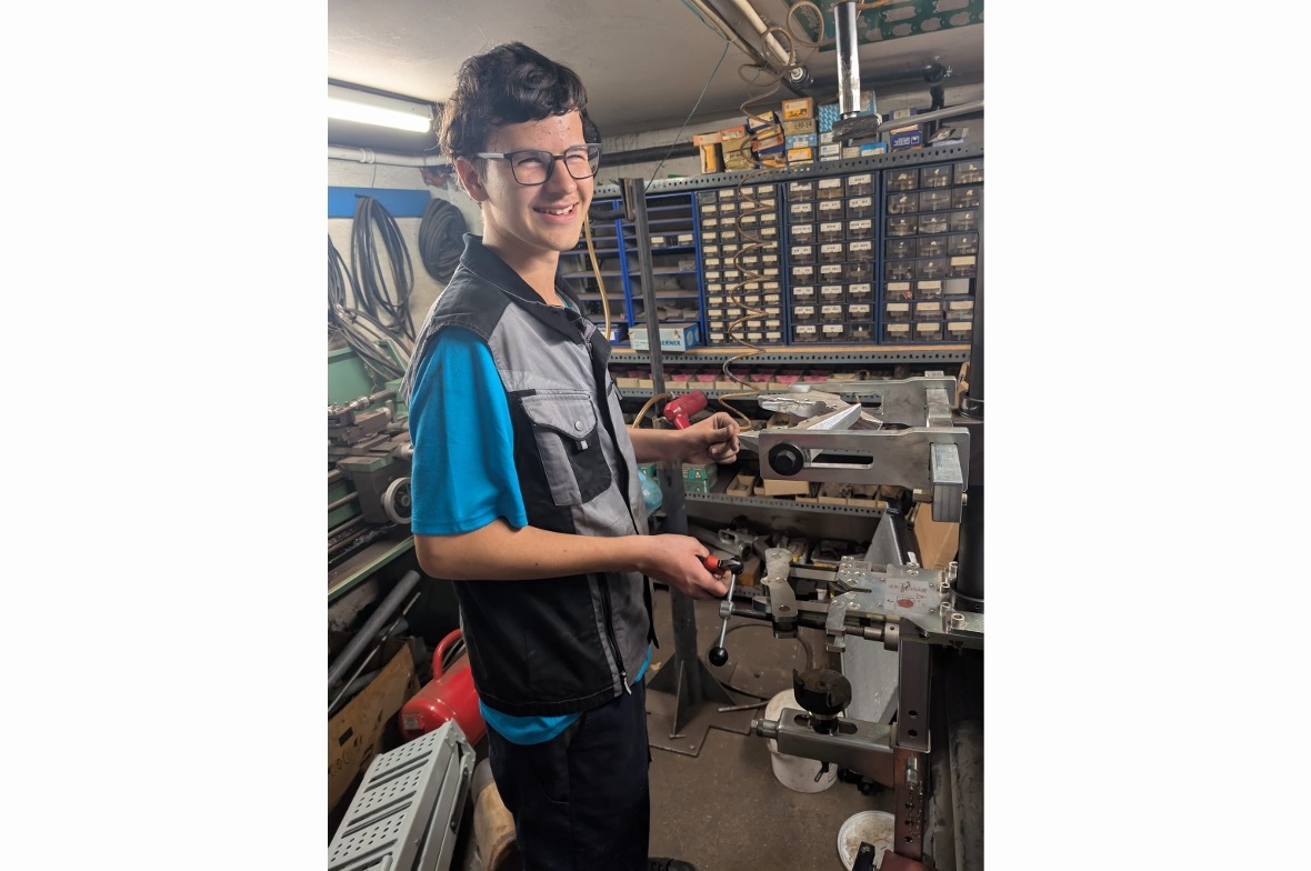 Dario Matti als Automechaniker.