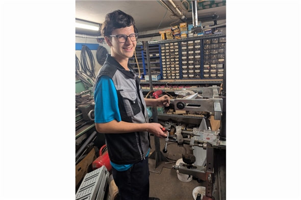 Dario Matti als Automechaniker.