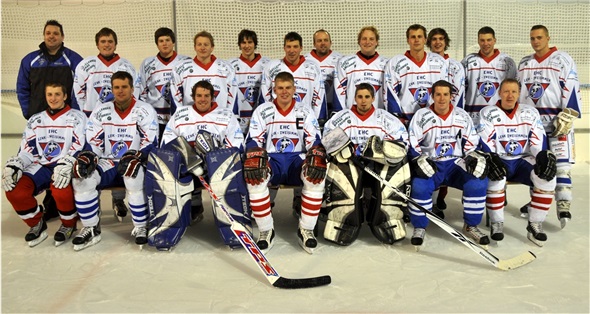Das 3.-Liga-Team der Saison 2010/2011. Hinten vlnr.: Mario Ginggen (Trainer), Florian Perren, Silvo Zeller, Patrice Ziörjen, Raphael Wenger, Sandro Walker, Lorenz Thüring, Dominik Schneider, Daniel Ziörjen, Colin Blumenthal, Lukas Walker, Martin Rufener, Vorne vlnr.: Roger Salzmann, Patrick Zeller, Dominic Salzmann, Jürg Thierstein, Filipe Martin, Patric Salzmann, Gottfried Ginggen (es fehlen Patrik Perren und Stefan Beetschen).