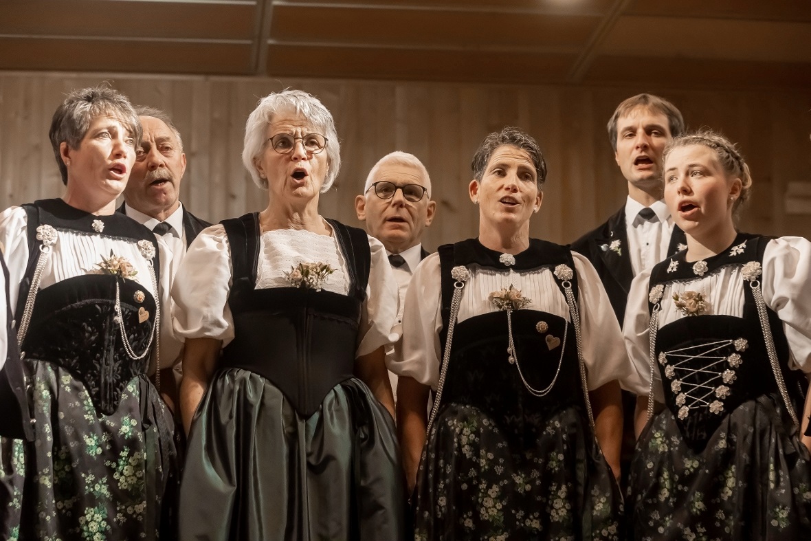 Das Allmendinger Chörli begeisterte beim Adventskonzert.