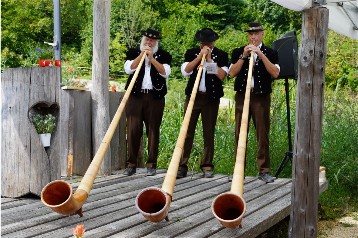 Das Alphorntrio Rinderberg eröffnete die Feier.