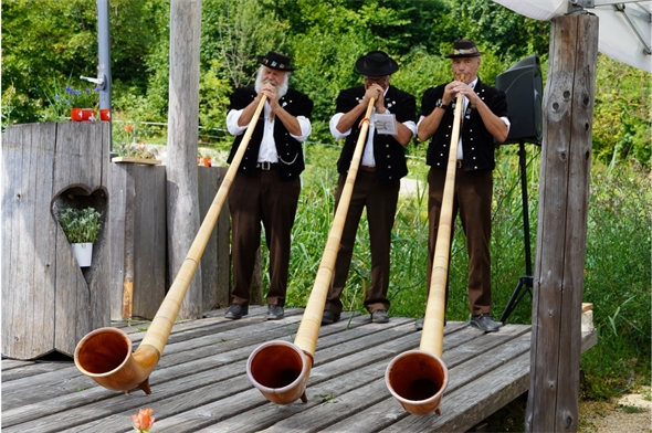 Das Alphorntrio Rinderberg eröffnete die Feier.