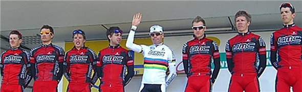 Das BMC Racing Team beim Critérium International: von links: Mathias Frank, Thomas Frei, Florian Stalder, Mauro Santambrogio, Weltmeister Cadel Evans, Chad Beyer, Steve Morabito.