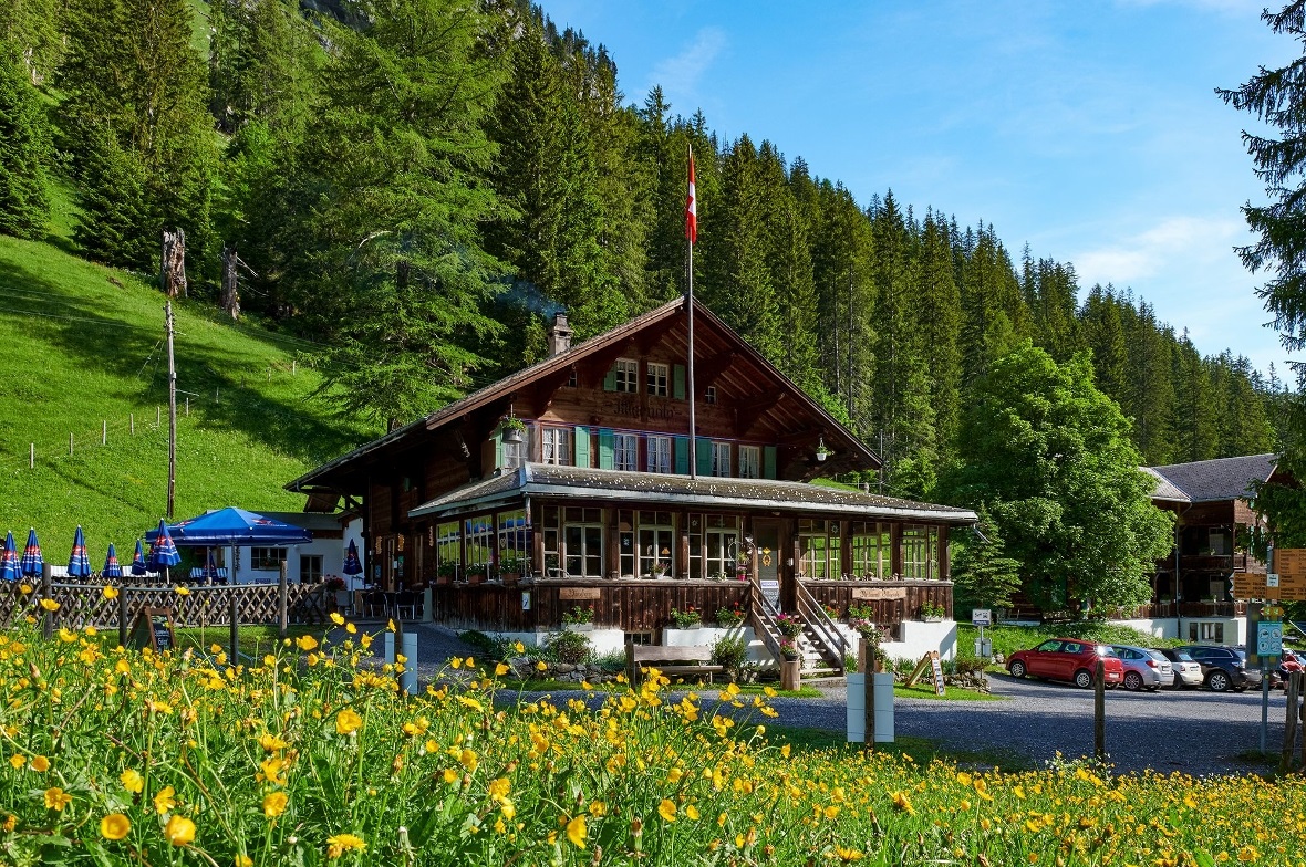 Das Berghaus Iffigenalp ist mit dem Bus alpin erschlossen.