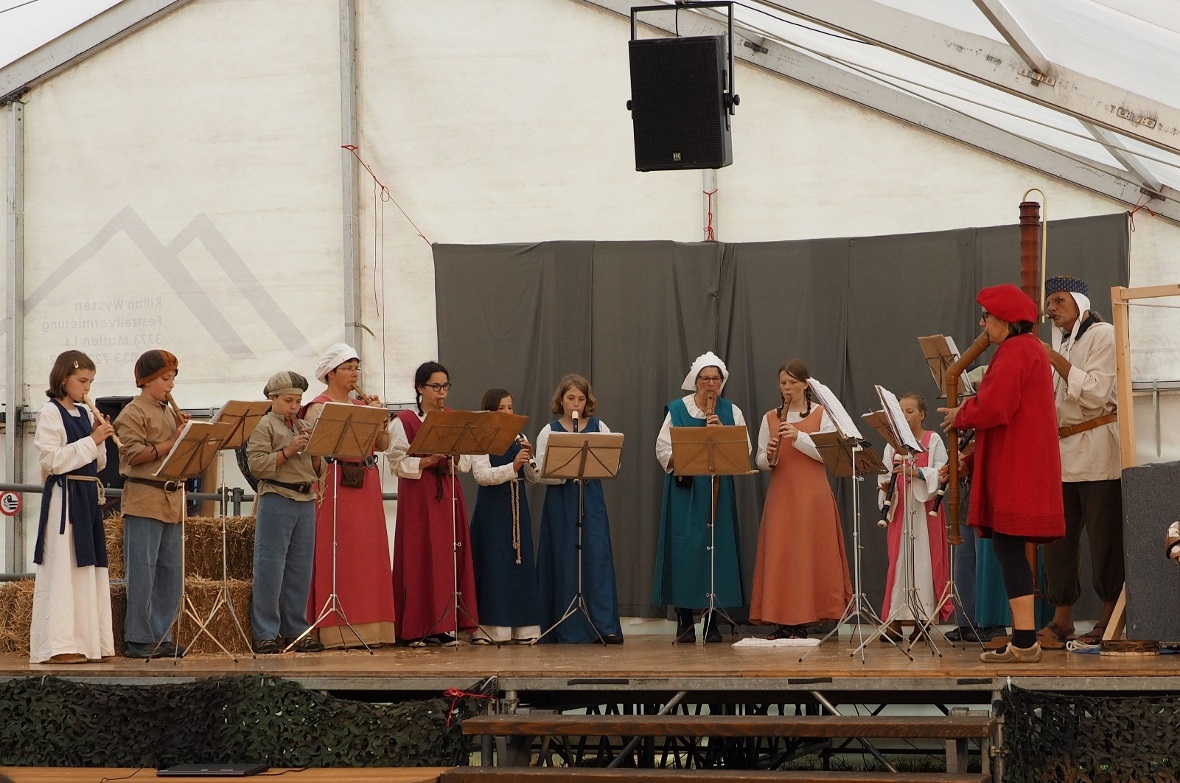 Das Blockflötenensemble der Schule Zweisimmen verzauberte mit seiner Tafelmusik,...