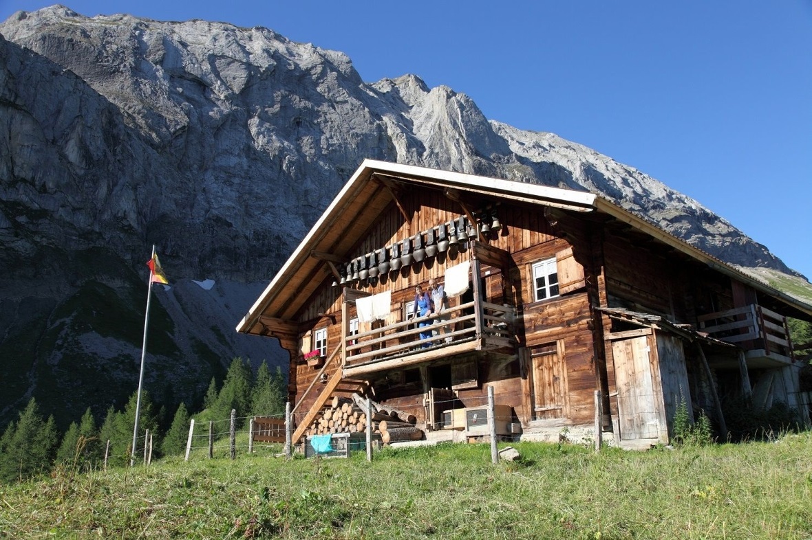 Das Chalet der Schletti als Schatztruhe für ihr Produkt.