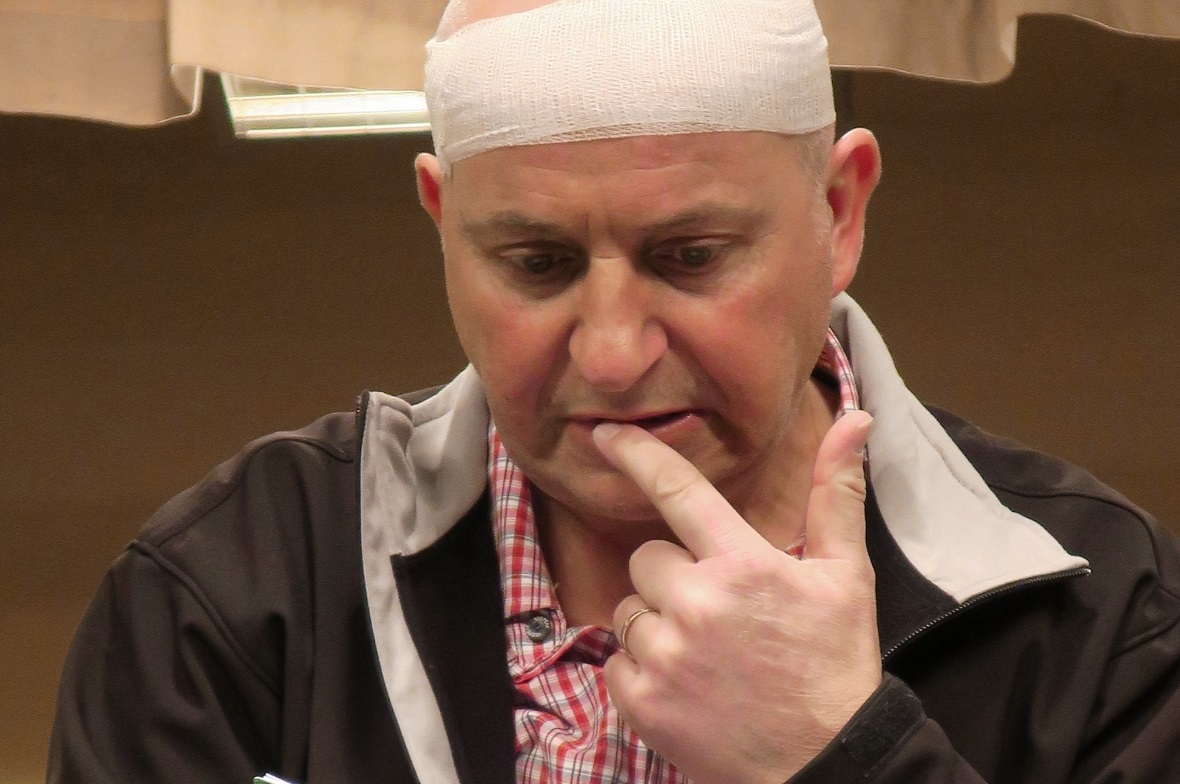 Das Ehepaar Meier (Markus Gerber, Theres Zurbrügg) wird von Oskar (Fritz Grünenw...