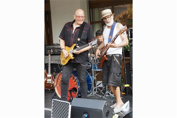 Das Elliott Marks Trio liess es im Kronegärtli mit kraftvollem Blues-Rock krachen.