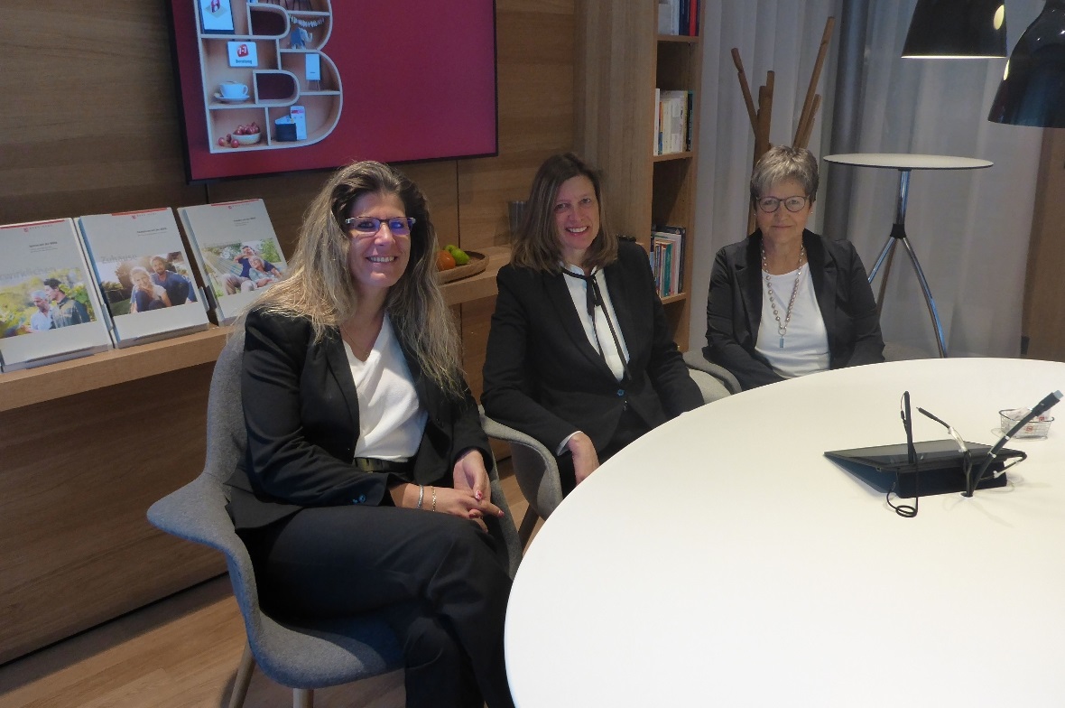Das Frauen-Trio der BEKB Lenk: Manuela Wegmüller, Margrit Dubi und Pia Schläppi.