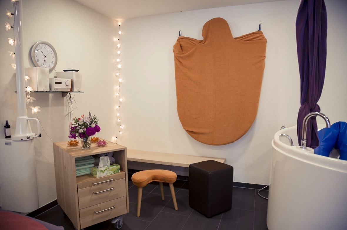 Das Gebärzimmer der Maternité Alpine: Weitere Unterstützung ist nötig, um langfristig zu bestehen.