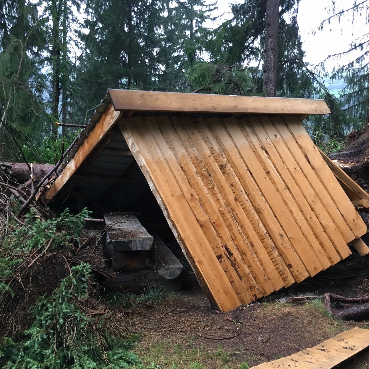 Das Grill-Häuschen muss neu gebaut werden.