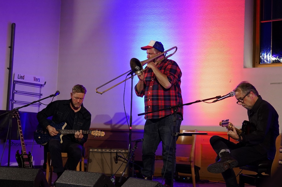 Das Hank Shizzoe-Trio in der Kirche Lenk: Der Festival-Höhepunkt mit Tom Etter, ...