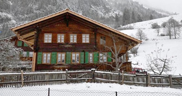 Das Haus «Auf der Kreuzgasse» in Schwarzenmatt Anfang Dezember 2011.