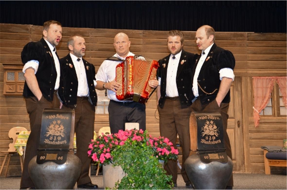 Das Heimenschwander Jodlerquartett Alpenrösli. Von links mit Bernhard und Michael Maurer, Hansjörg Wyttenbach und Samuel Siegenthaler wurden von Ueli Zürcher an der Handorgel begleitet.