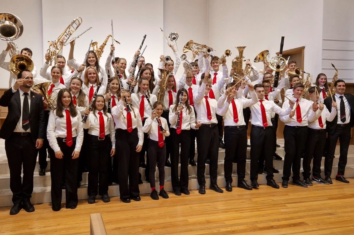 Das JBUS feierte seinen 1. Rang in der Kategorie Mittelstufe am VBJ-Festival 2025 in Konolfingen.