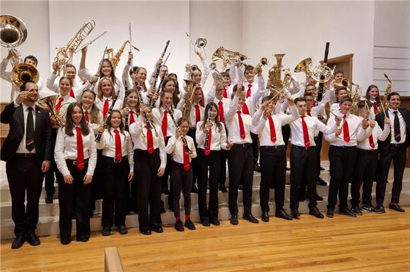 Das JBUS feierte seinen 1. Rang in der Kategorie Mittelstufe am VBJ-Festival 2025 in Konolfingen.