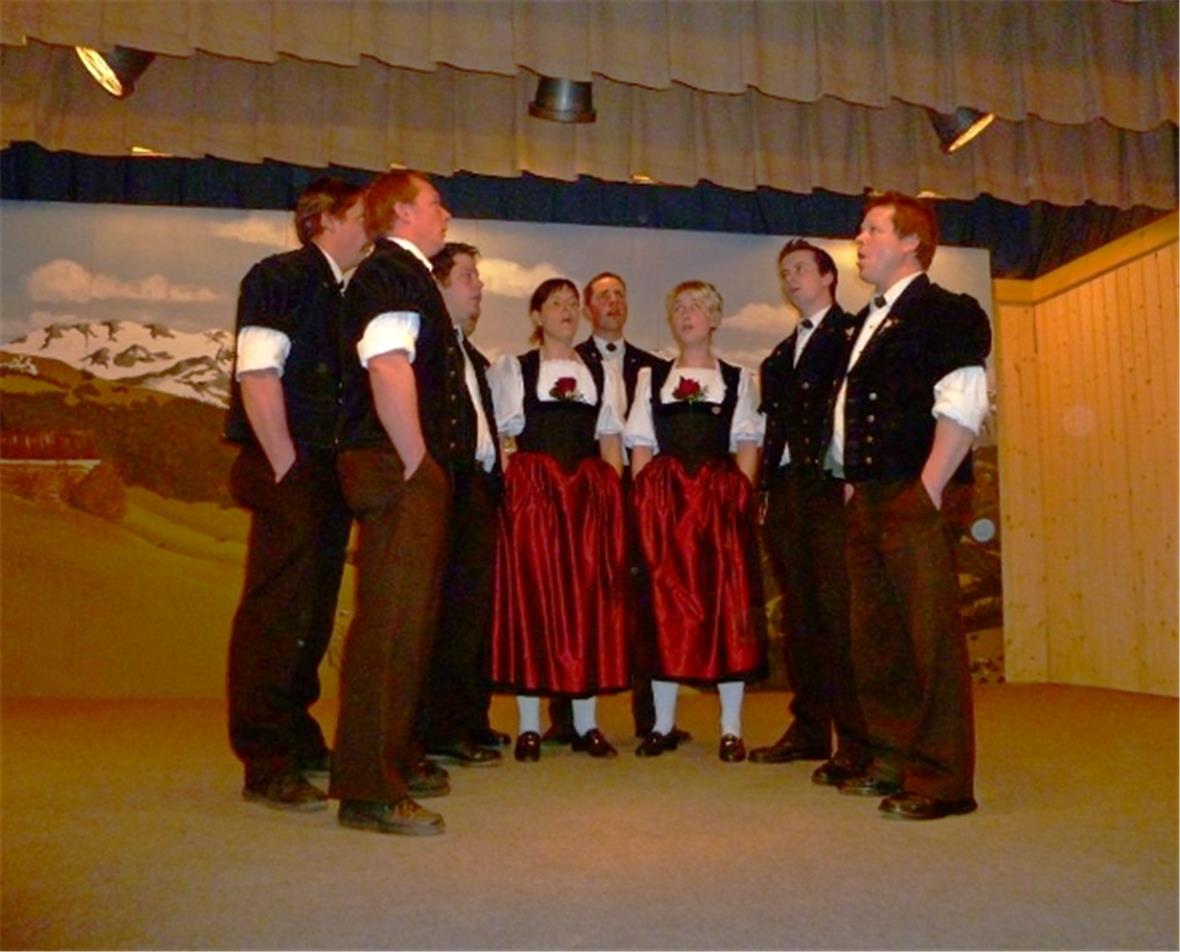 Das Jodlerdoppelquartett Goldbächli aus Boltigen wusste zu begeistern. Die Zugabe war richtig witzig.