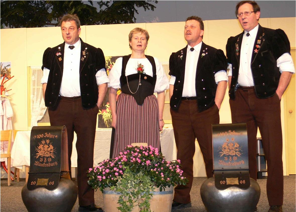 Das Jodlerquartett Chüejerlüt aus Schangnau singt die Werbemelodie «Jutze git Chraft u Lebesmuet.»