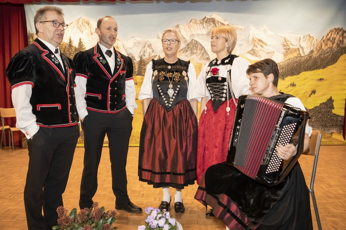Das Jodlerquartett Gmüetlech besteht aus Werner Brun, Ueli Birrer, Monika Duss-S...