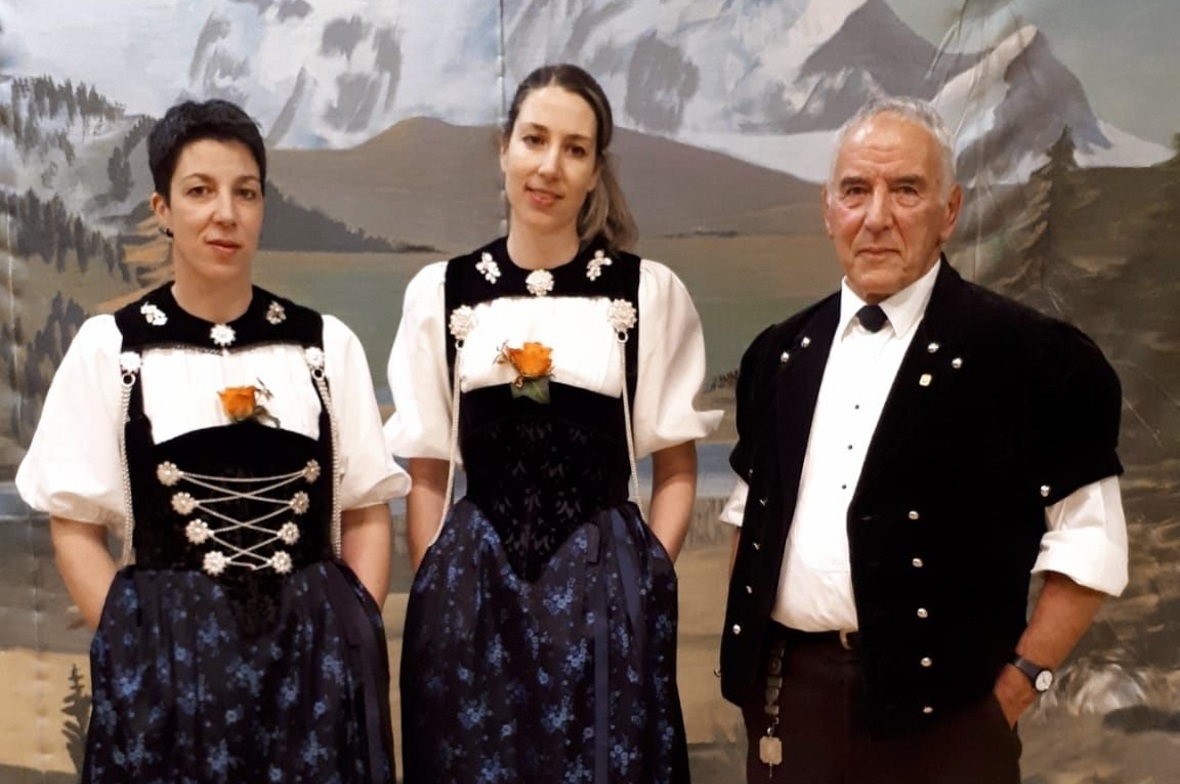 Das Jodlerterzett Bärgseeli: Hans Wiedmer mit seinen Töchtern Tanja Gerber und A...