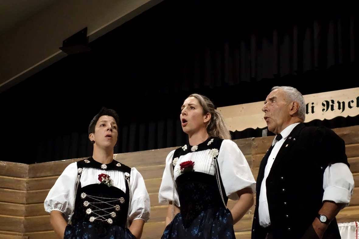 Das Jodlerterzett Bärgseeli: Tanja Gerber, Anita Hauswirth und Hans Wiedmer.