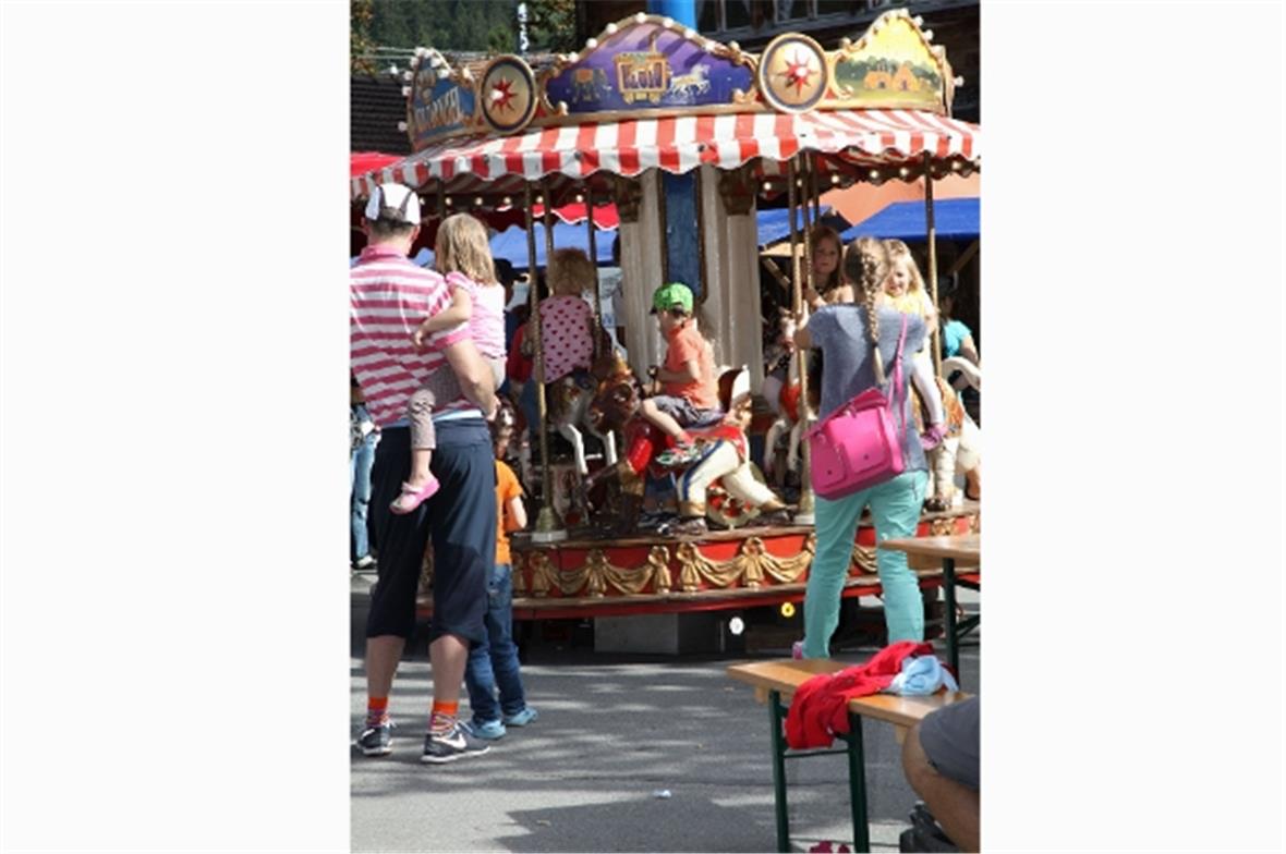 Das Karrussell am Familienfest mit Dampf