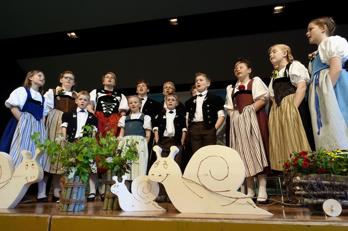 Das Kinderjodlerchörli Saanenland trat unter der Leitung von Barbara Kohli auf.