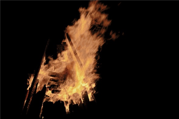 Das Knistern des grossen Feuers zusammen mit dem Jodelklang zaubert eine einmalige stimmungsvolle Atmosphäre.