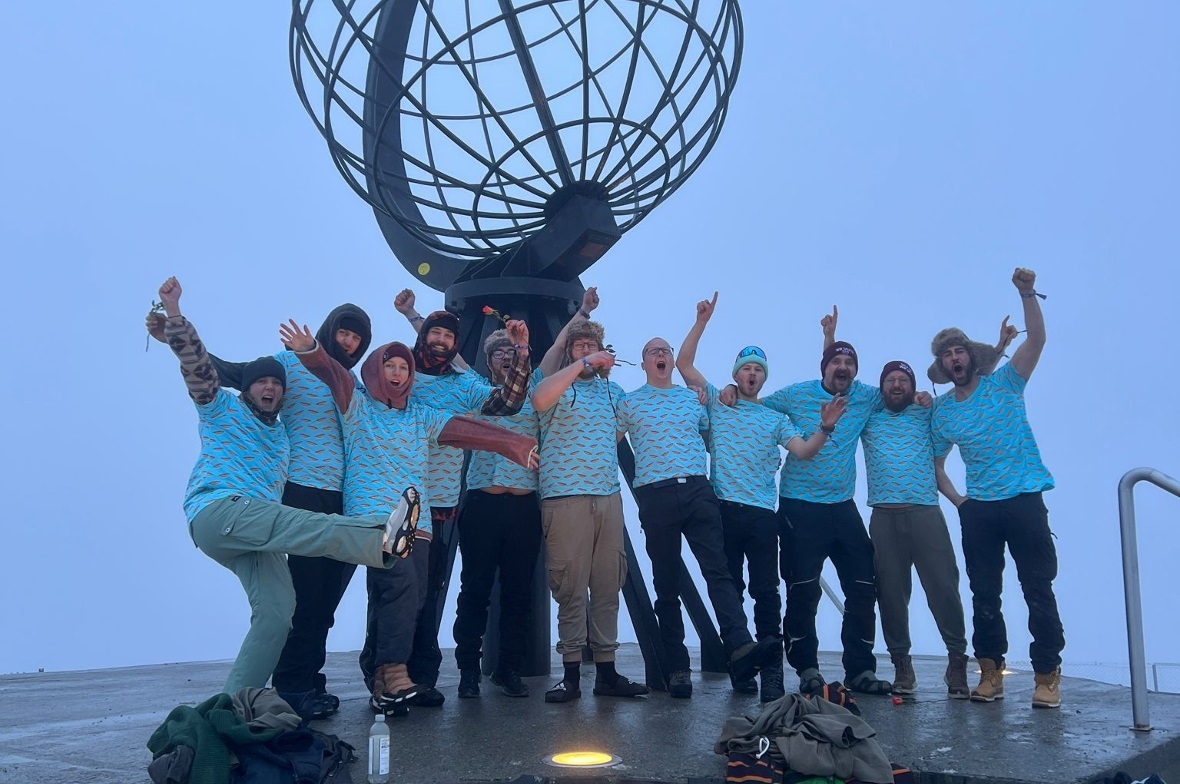 Das Konvoi-Team hatte am 2. März in seinen hellblauen Hot dog-T-Shirts das Nordk...