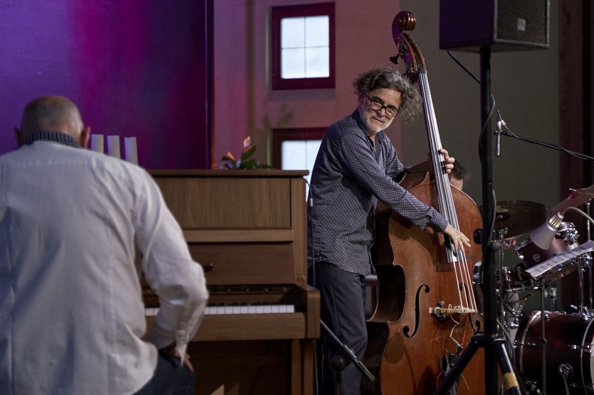 Das Konzert war zugleich die Einweihung des neuen Klaviers vom Jazzclub Zweisimm...