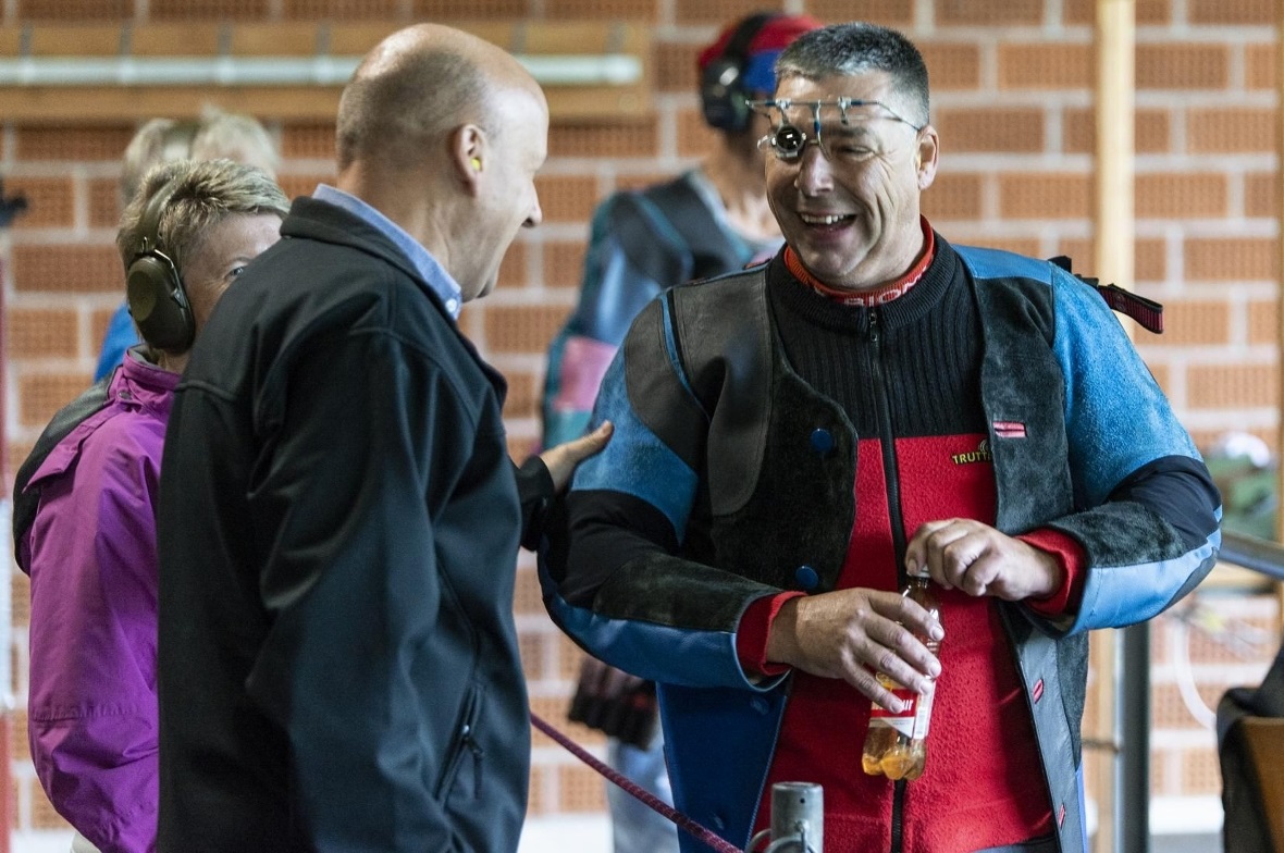 Das Lachen des Siegers: Jean-Marc Cottier ist Schweizermeister Sturmgewehr 90 liegend.