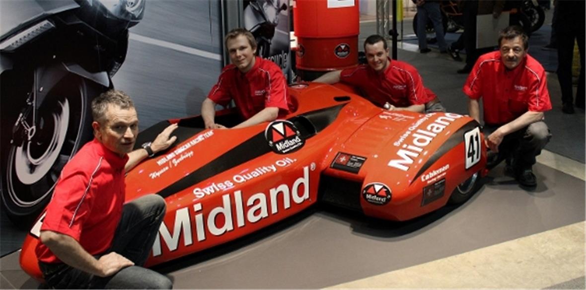 Das «Midland Sidecar Racing Team Wyssen/Zurbrügg» bei der Teampräsentation von vergangenem Samstag an der Swiss Moto in Zürich: Trainer und technischer Betreuer Rolf Biland, Fahrer Lukas Wyssen, Passagier Thomas Zurbrügg und Teamchef Kilian Wyssen.