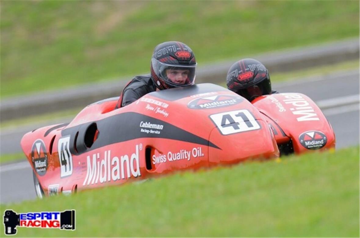 Das «Midland Sidecar Racing Team Wyssen/Zurbrügg» in Carole in voller Aktion.